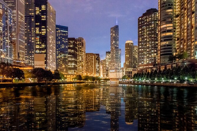 Lake Michigan Sunset Cruise in Chicago - Sunset on Lake Michigan: the moment you came for