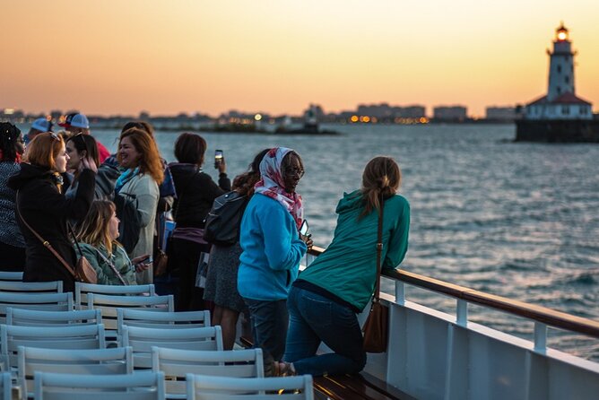 Lake Michigan Sunset Cruise in Chicago - Timing, weather, and what to pack for a lake sunset