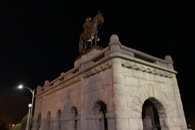 Lincoln Park Hauntings Ghost Investigation Tour - Why this Lincoln Park ghost walk feels different at 8:00 pm