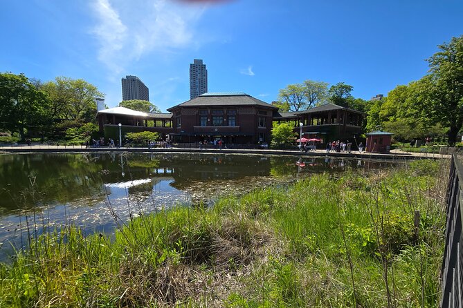 Lincoln Park Nature Museum & Zoo Private Walking Tour - A two-hour Lincoln Park trifecta that feels well planned