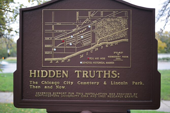 Lincoln Park Secrets: Private Enchanted Pedicab History Tour - Seeing Lincoln Park’s affluent streets and the pricey mansion flex