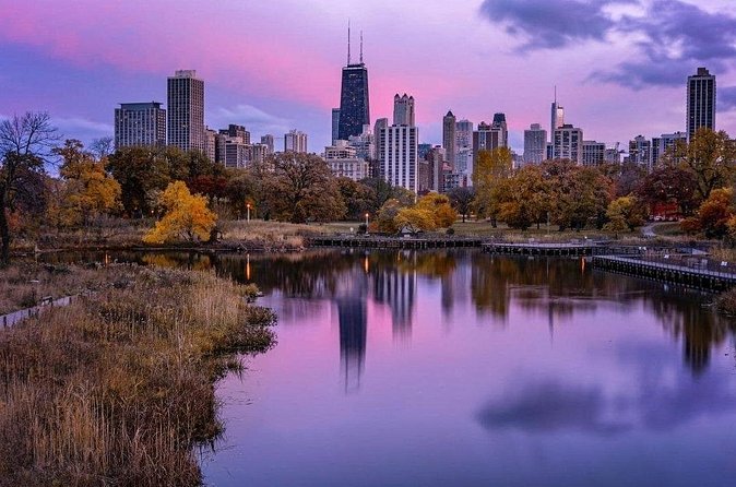Lincoln Park Secrets: Private Enchanted Pedicab History Tour - North State Parkway in the Gold Coast: mansion views and Chicago-soundtrack energy
