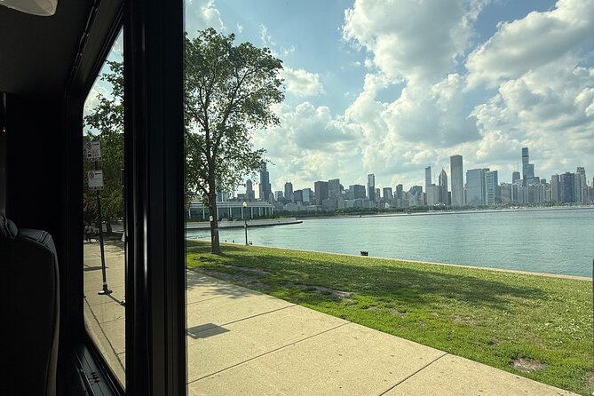 Luxury Minibus Chicago City Tour - Lake Shore Drive: The Scenic Ride That Makes Chicago Feel Like It Has Oxygen