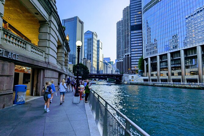 Magnificent Mile Scavenger Hunt: Chicago Walking Tour and Game - How the smartphone scavenger hunt really works