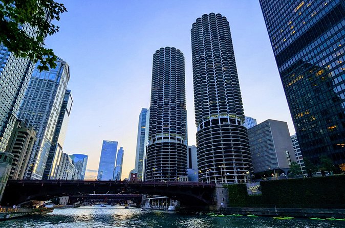Magnificent Mile Scavenger Hunt: Chicago Walking Tour and Game - Stop 3: Chicago Riverwalk for a change of scenery