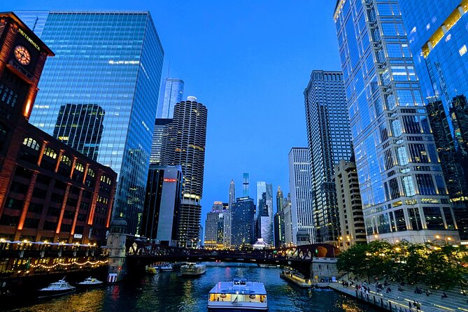 Magnificent Mile Scavenger Hunt: Chicago Walking Tour and Game - Starting at 806 N Michigan Ave, where the route makes sense