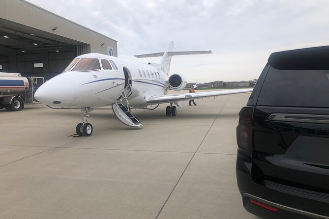 Meet and Greet Private SUV Transfer from ORD to Downtown Chicago - From O’Hare Terminal 2 to the Chicago Loop, Without Guessing