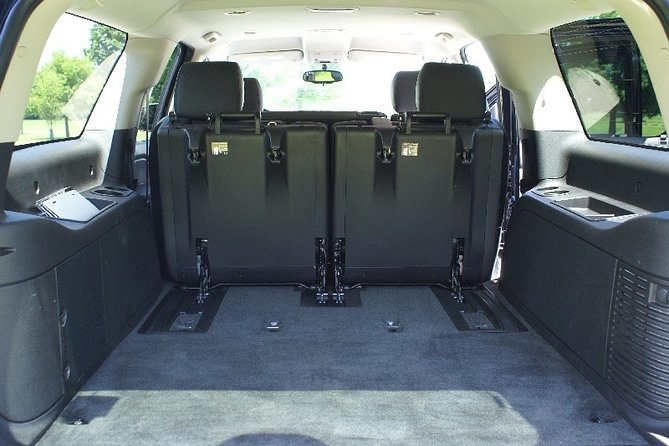 Midway Airport Transfer to Chicago by Luxury SUV - Inside Meet - Best For: First-Time Chicago, Business, and Groups With Bags