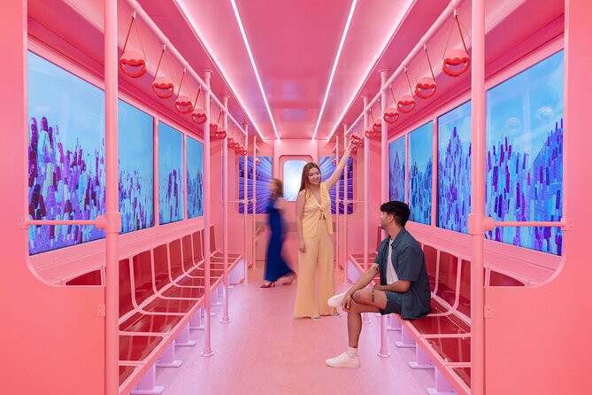 Museum of Ice Cream Chicago Admission Ticket - Crazy golf and the games that keep your hands busy