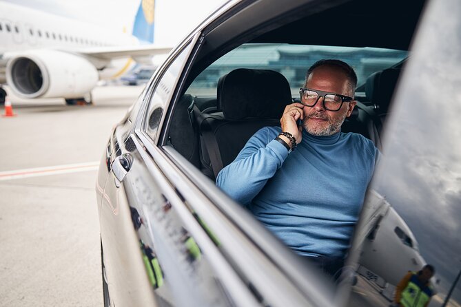 O'Hare Airport Transfer to Chicago, Sedan, Curbside - Top Rated - Dealing With Flight Delays and International Arrivals Without Guesswork