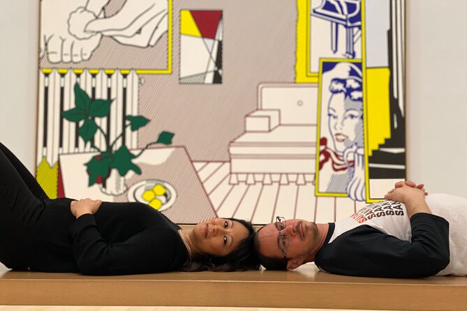 Photo Shoot and Art Walk at The Art Institute in Chicago - How the photoshoot works: posing with the art in frame