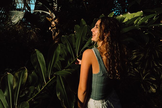 Photo Shoot in Chicago’s Urban Jungle Garden - Key highlights at a glance