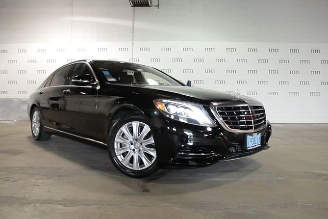 Private 4-Door Mercedes Limo Transfer from or to Chicagoland Airport and Suburbs - The Fast Pitch: Why This Chicago Limo Transfer Is Worth Your Time