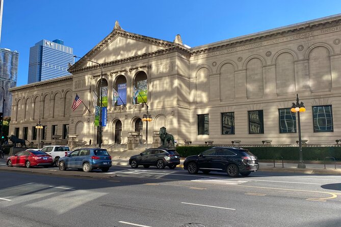 Private Downtown Chicago TV and Movie Sites Guided Walking Tour - Harvey Dent’s office building from The Dark Knight: turning a courthouse-feel into a film clue