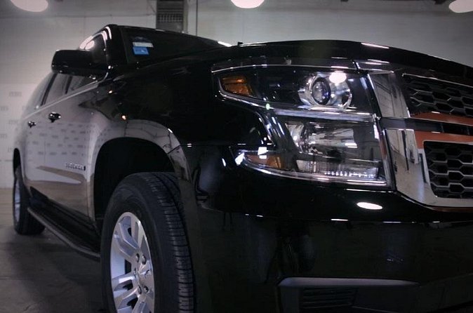 Private Luxury 6-Pax SUV Limo Transfer from or to Chicagoland Airport and Suburb - From pickup to terminal: what a one-way transfer usually looks like