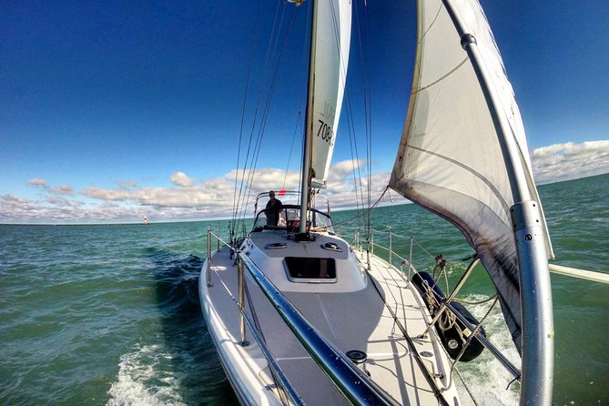 Private Sailing on Beautiful Lake Michigan - Navy Pier, Chicago - Motion sickness and safety: a few rules that can save your trip