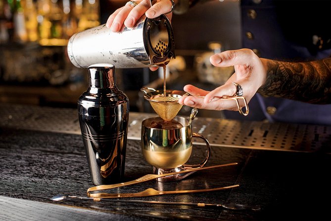 Private Speakeasy Pub Crawl in Chicago with Local Historian - 1920s Chicago in a Private Crawl, Not a Loud Party