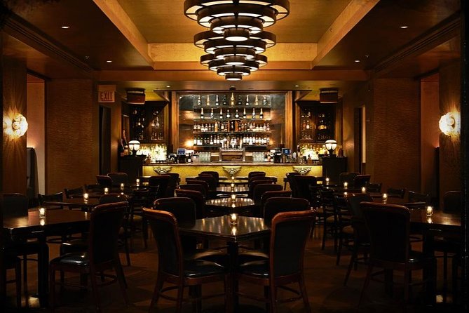 Private Speakeasy Pub Crawl in Chicago with Local Historian - First Stop Magic: Prohibition-Era Bars and Secret Entrances