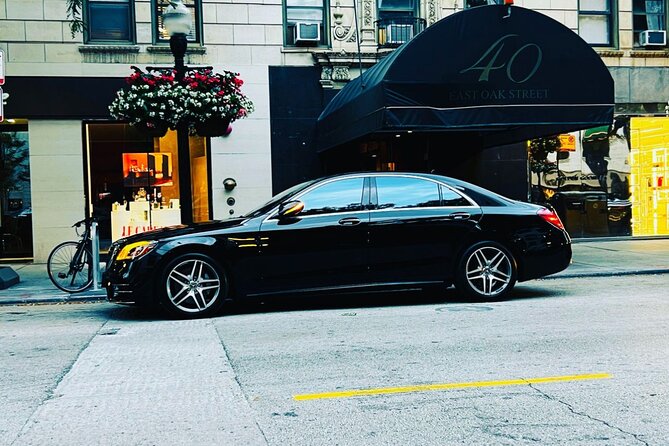 Royal Limo Services - Chicago Executive Limo Service - The Pickup Moment: Arrival Texts and Extra Human Touch