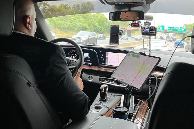 Royal Limo Services - Chicago Executive Limo Service - Getting Your Chauffeur Details by Text, One Hour Before Pickup