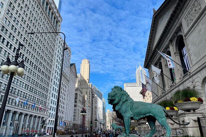 Skip the Line Art Institute of Chicago Tour Semi-Private 8ppl Max - Modern art stops: Warhol and Jackson Pollock