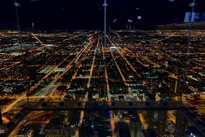 Skydeck Chicago: Pie in the Sky VIP Dinner at Willis Tower - Giordano’s meal, customized: pizza toppings are the whole game