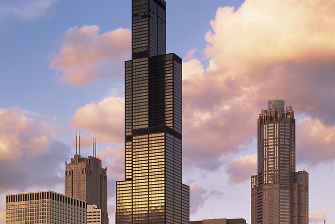 Skydeck Chicago: Pie in the Sky VIP Dinner at Willis Tower - Drinks and the alcohol gap: plan your night accordingly