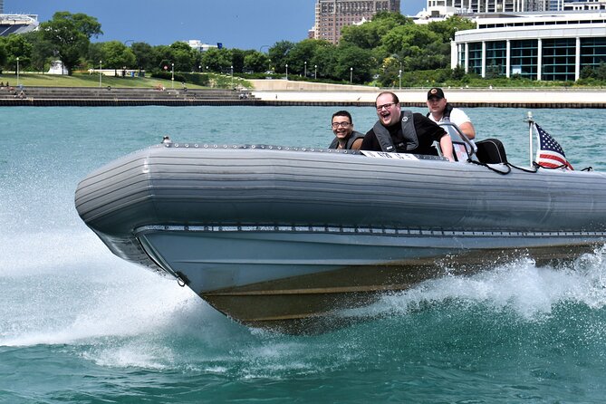 Small-Group Sightseeing Boat Tour in Chicago - Safety and comfort on Lake Michigan, with real weather smarts