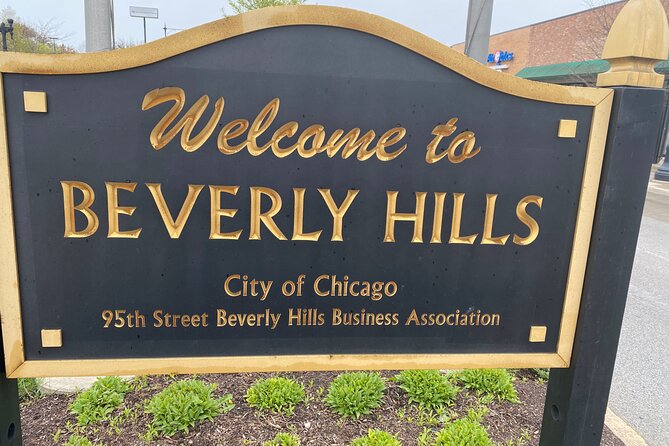 Small-Group Tour of Chicago Neighborhoods: North and South Side - Hyde Park and the University of Chicago, Plus the Michelle Obama Plaque