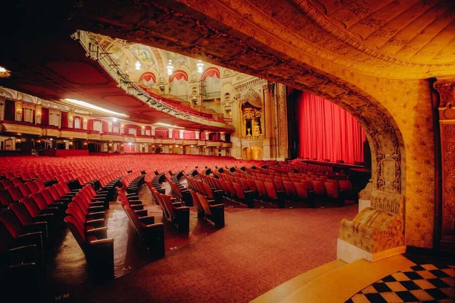 The Chicago Theatre Tour Experience - Standing on the Stage, the Biggest Emotional Payoff