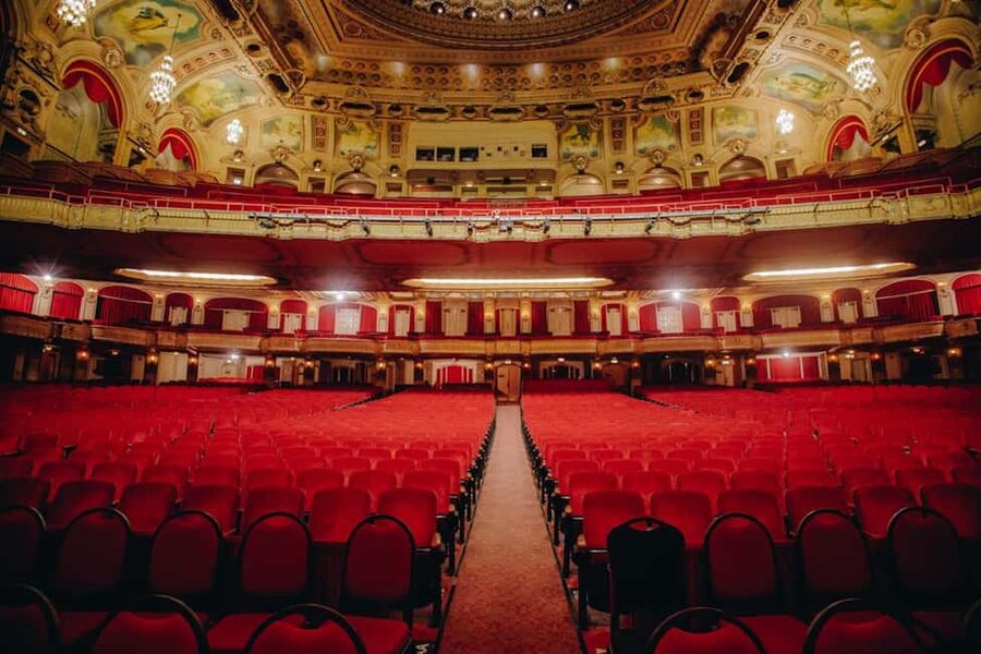 The Chicago Theatre Tour Experience - Artist Signatures and the Show-Biz Time Machine