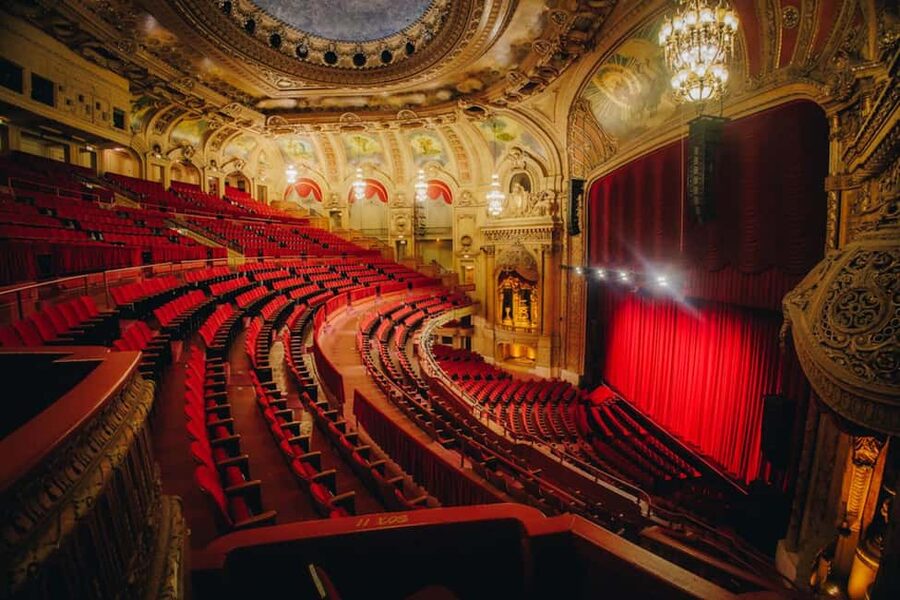 The Chicago Theatre Tour Experience - Getting In Without Stress, Ticket Must Match