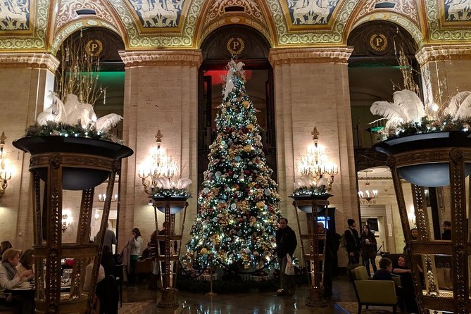 The Christmas Tree Crawl Experience Chicago at the Holidays - A 2-hour Christmas treasure hunt through downtown Chicago