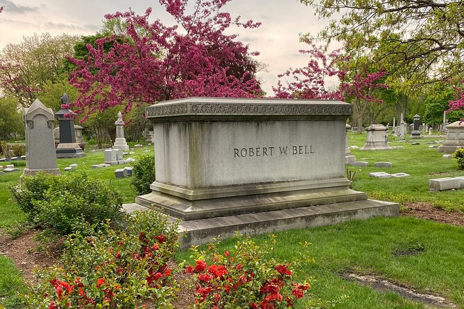 The Deep Pockets Of Graceland Cemetery Walking Tour - Key highlights worth your attention