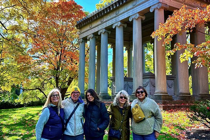 The Deep Pockets Of Graceland Cemetery Walking Tour - Graceland Cemetery at 11:00 am: what you’re walking into