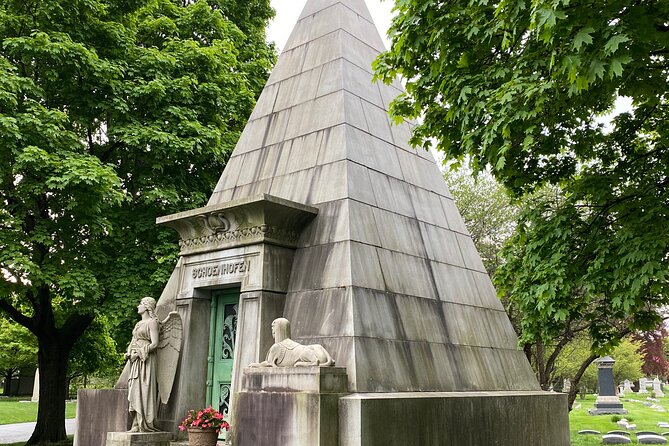 The Deep Pockets Of Graceland Cemetery Walking Tour - Who should book this Doorways of Chicago walking tour