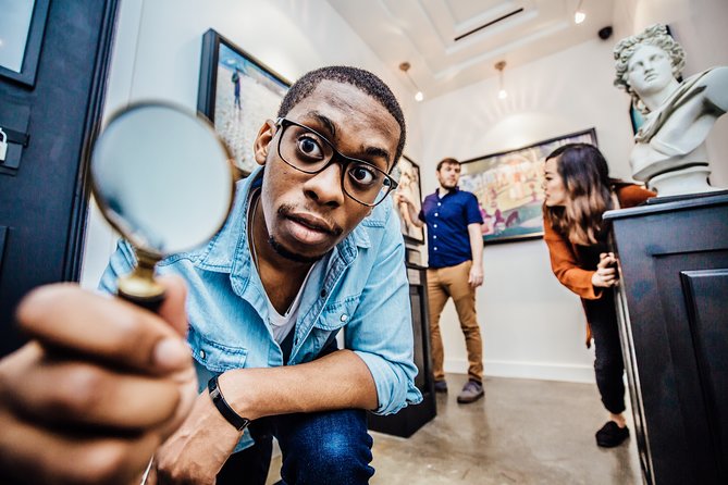 The Escape Game Chicago: Epic 60-Minute Adventures in River North - Game guides that keep things fun, not frustrating