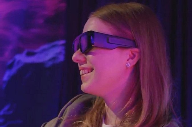 Verse Immersive Holographic Theater in Chicago - The tech angle: AR glasses, no motion sickness, more real-room comfort