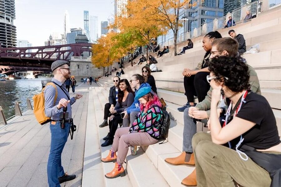 Walkin' with Colin: Chicago Tour du Jour - The tour’s tone: history-mystery-comedy-tragedy with real momentum