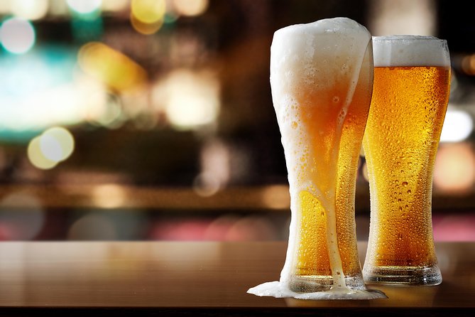 Walking Tour: Historic Chicago Pubs in River North and the Loop - The Berghoff Restaurant and Adams St Brewery: the oldest continuously operating thread