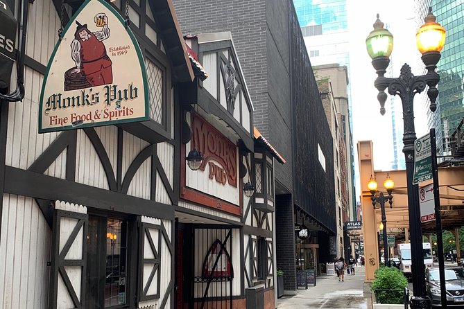 Walking Tour: Historic Chicago Pubs in River North and the Loop - Monk’s Pub as the finale: German and Old English antiques, plus a last snack option