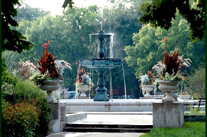 Wicker Park Walking Tour History Trivia and Local Flavors - The historic cannon sighting near a private residence